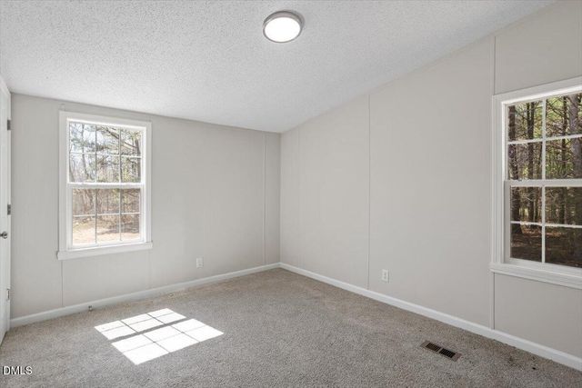 6631 Roundstone Lane, Oxford, NC 27565