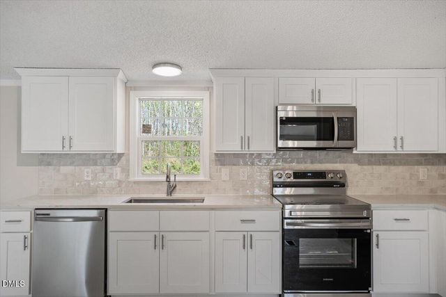 6631 Roundstone Lane, Oxford, NC 27565