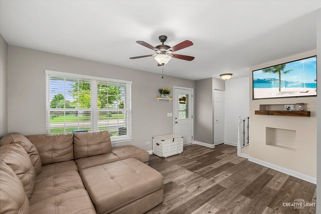 352 Coneflower Drive, Minooka, IL 60447