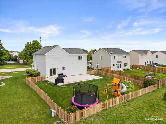 352 Coneflower Drive, Minooka, IL 60447