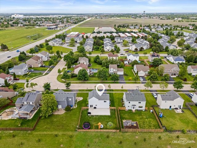 352 Coneflower Drive, Minooka, IL 60447