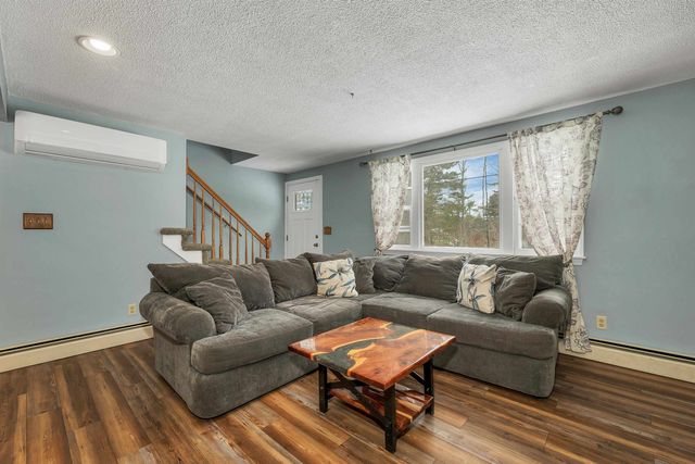 18 Ridgecrest Drive, Hudson, NH 03051