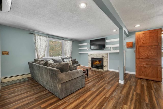 18 Ridgecrest Drive, Hudson, NH 03051