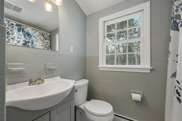 18 Ridgecrest Drive, Hudson, NH 03051