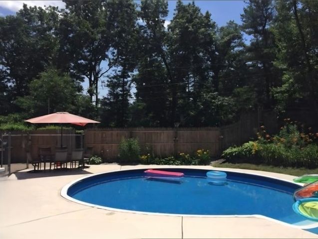 18 Ridgecrest Drive, Hudson, NH 03051