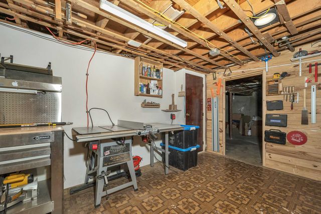 18 Ridgecrest Drive, Hudson, NH 03051