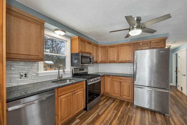 18 Ridgecrest Drive, Hudson, NH 03051