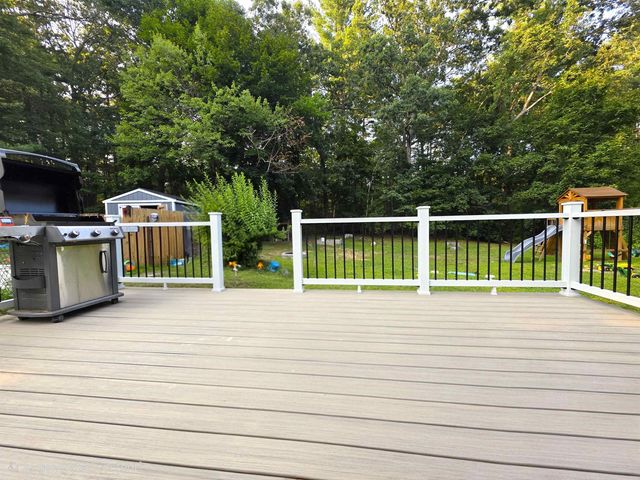 18 Ridgecrest Drive, Hudson, NH 03051