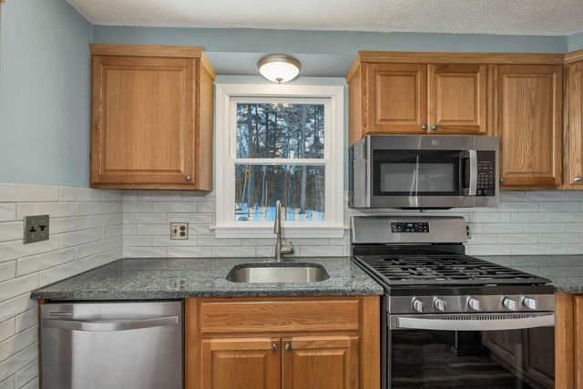 18 Ridgecrest Drive, Hudson, NH 03051