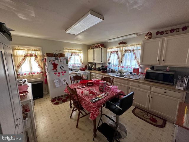 9947 CROSSFIELD RD, Hagerstown, MD 21740