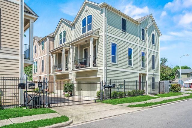 2613 Link Road, Houston, TX 77009
