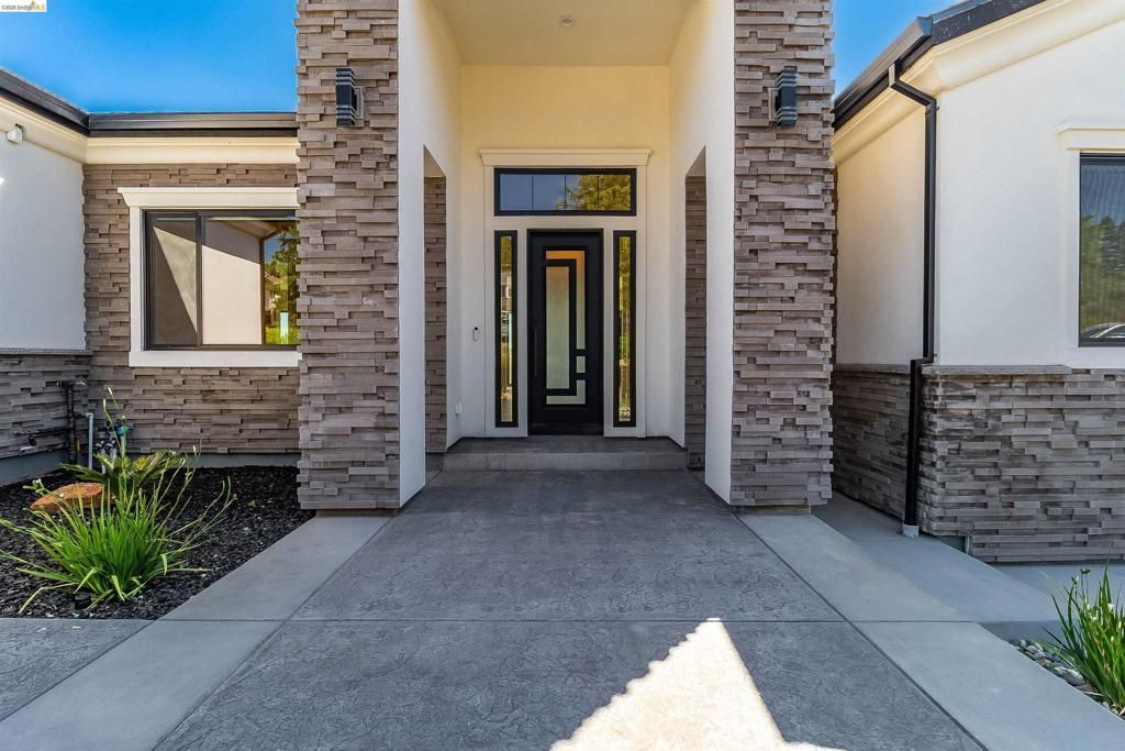 Image 4 of property listing at 3271 Woodleigh Ln, Cameron Park, CA 95682