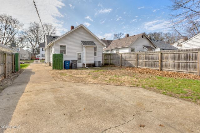 2644 Oak Grove Place, Toledo, OH 43613