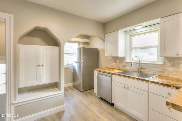 2644 Oak Grove Place, Toledo, OH 43613