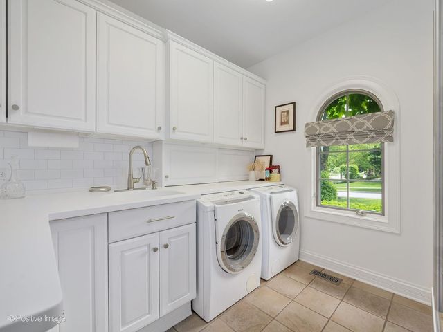 734 Highview Avenue, Glen Ellyn, IL 60137