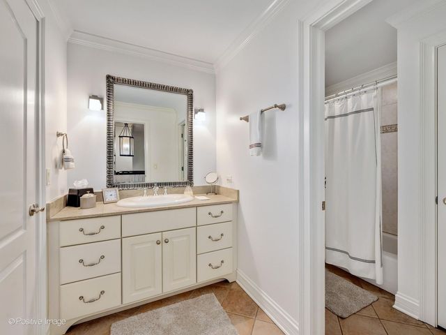 734 Highview Avenue, Glen Ellyn, IL 60137