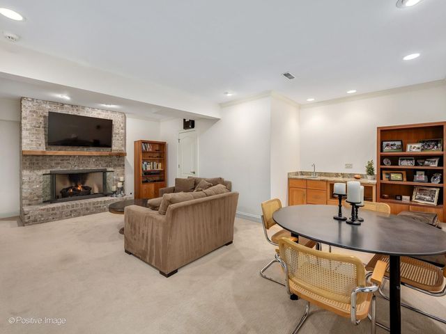 734 Highview Avenue, Glen Ellyn, IL 60137
