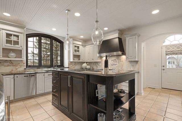 734 Highview Avenue, Glen Ellyn, IL 60137