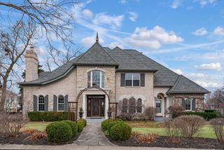 734 Highview Avenue, Glen Ellyn, IL 60137