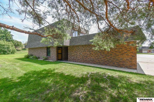 3400 Neerpark Drive, Lincoln, NE 68506