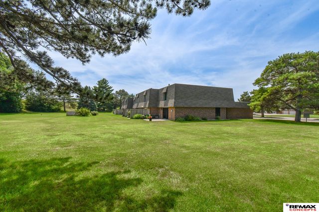 3400 Neerpark Drive, Lincoln, NE 68506