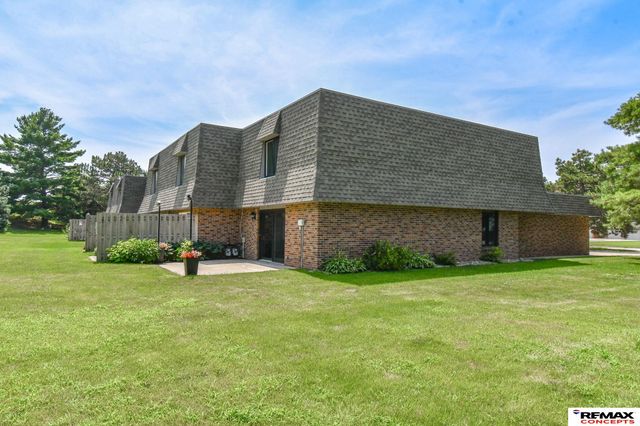 3400 Neerpark Drive, Lincoln, NE 68506