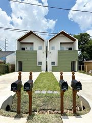 407 Clearwater Ab Street A, Houston, TX 77029