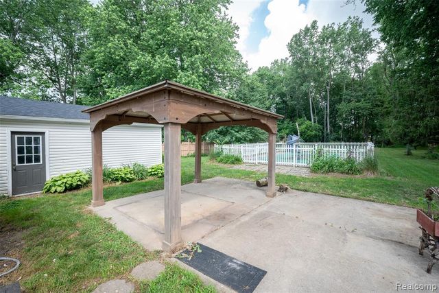 354 W Erie Road, Temperance, MI 48182