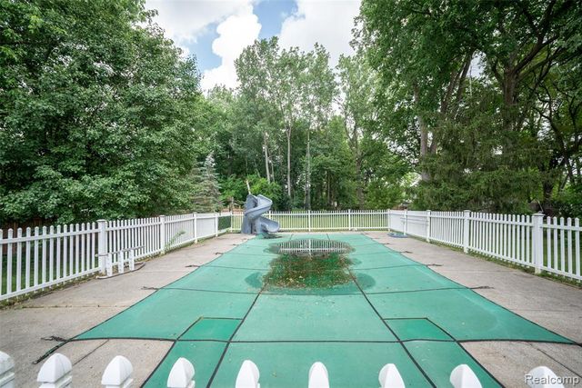 354 W Erie Road, Temperance, MI 48182