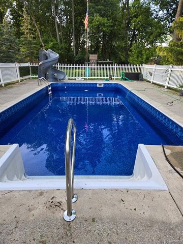 354 W Erie Road, Temperance, MI 48182
