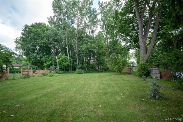 354 W Erie Road, Temperance, MI 48182