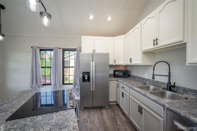 354 W Erie Road, Temperance, MI 48182