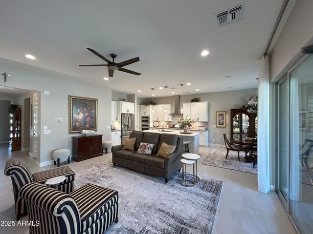 16822 W CATALINA Drive, Goodyear, AZ 85395