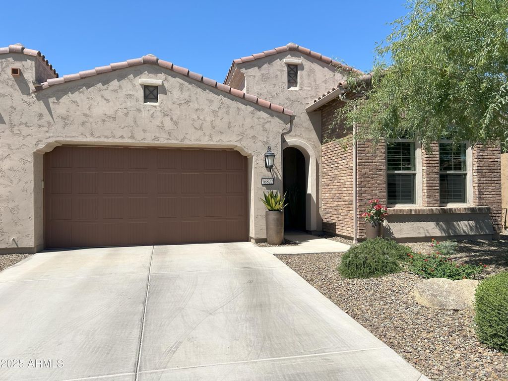16822 W CATALINA Drive, Goodyear, AZ 85395