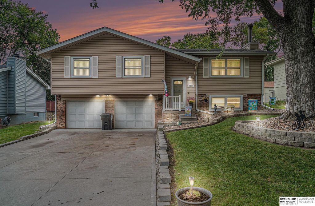 7814 Leafplum Drive, La Vista, NE 68128