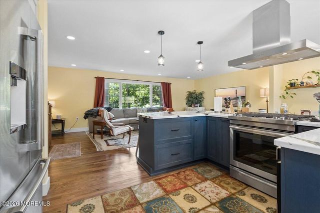 7 Sandspring Drive, Eatontown, NJ 07724