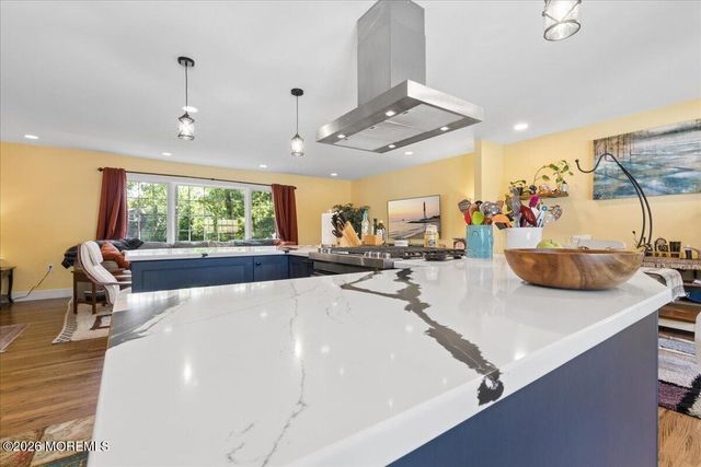 7 Sandspring Drive, Eatontown, NJ 07724