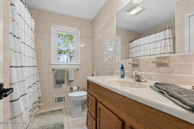7 Sandspring Drive, Eatontown, NJ 07724