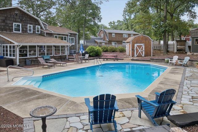 7 Sandspring Drive, Eatontown, NJ 07724