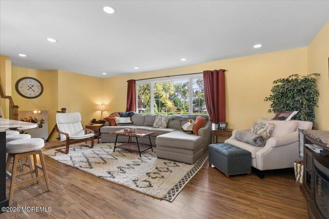 7 Sandspring Drive, Eatontown, NJ 07724