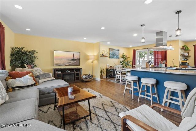 7 Sandspring Drive, Eatontown, NJ 07724