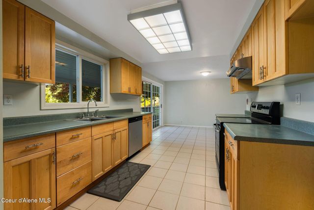 55 Trotter Ln, Sandpoint, ID 83864