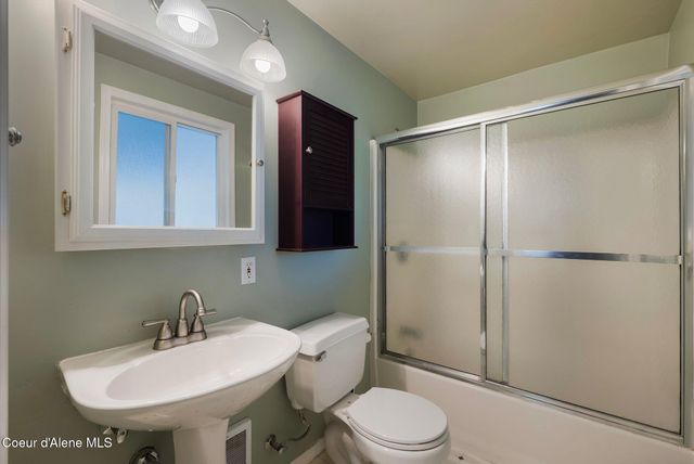 55 Trotter Ln, Sandpoint, ID 83864