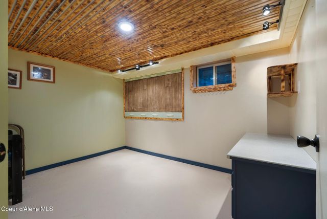 55 Trotter Ln, Sandpoint, ID 83864