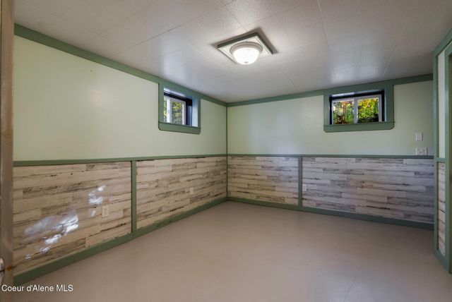 55 Trotter Ln, Sandpoint, ID 83864