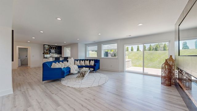 3055 Jackpine Drive, Waukee, IA 50263