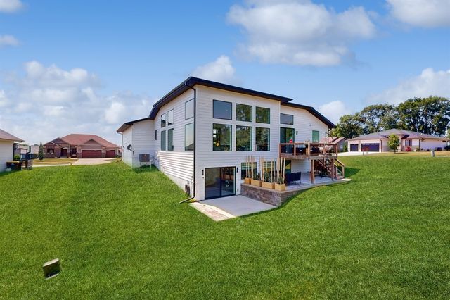 3055 Jackpine Drive, Waukee, IA 50263