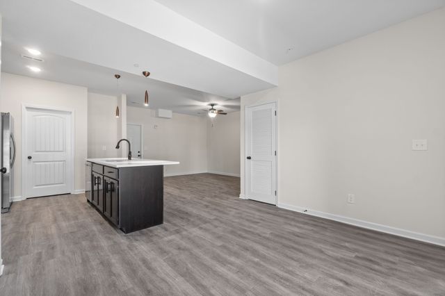 229 E Johnson Cir Apt B306, Clarksville, TN 37040