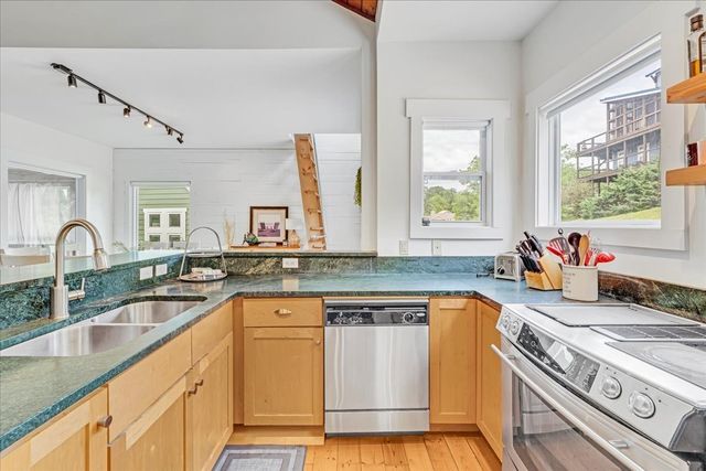 105 Sandgate Ct, Smithville, TN 37166