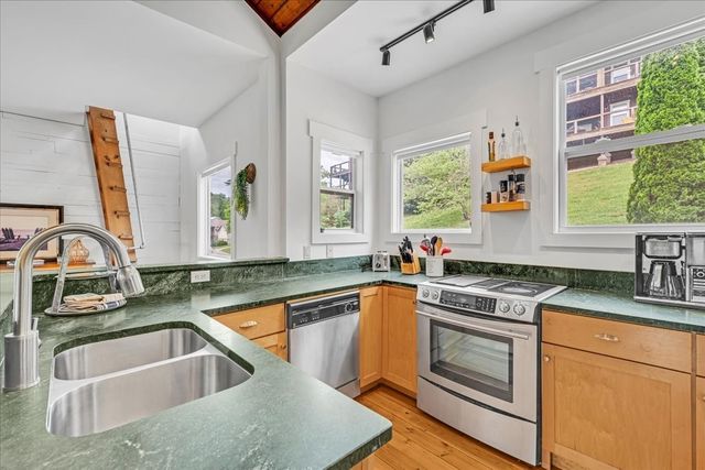 105 Sandgate Ct, Smithville, TN 37166